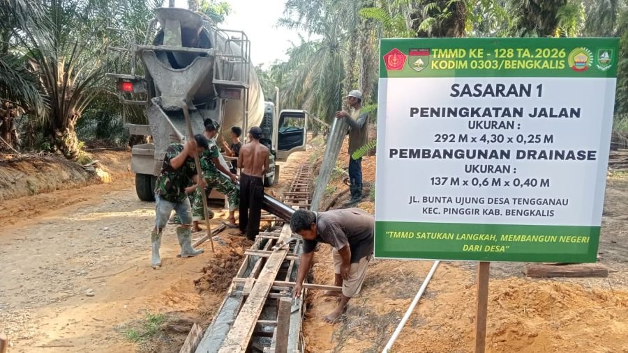 Satgas TMMD dan Warga Tengganau Bersinergi Bangun Drainase di jalan Bunta
