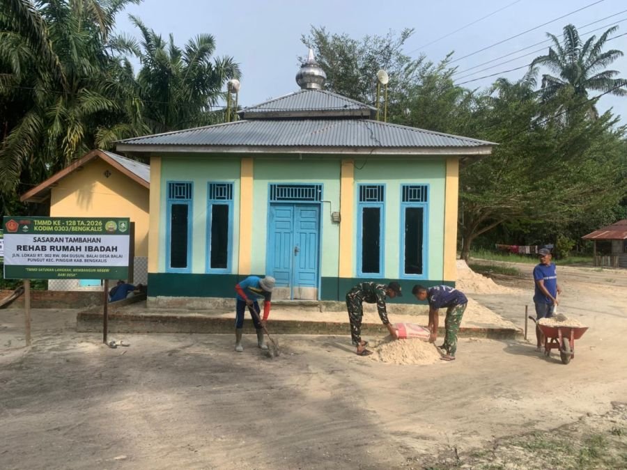 Satgas TMMD Ke-128 Kodim 0303/Bengkalis Rehab Rumah Ibadah di Desa Balai Pungut