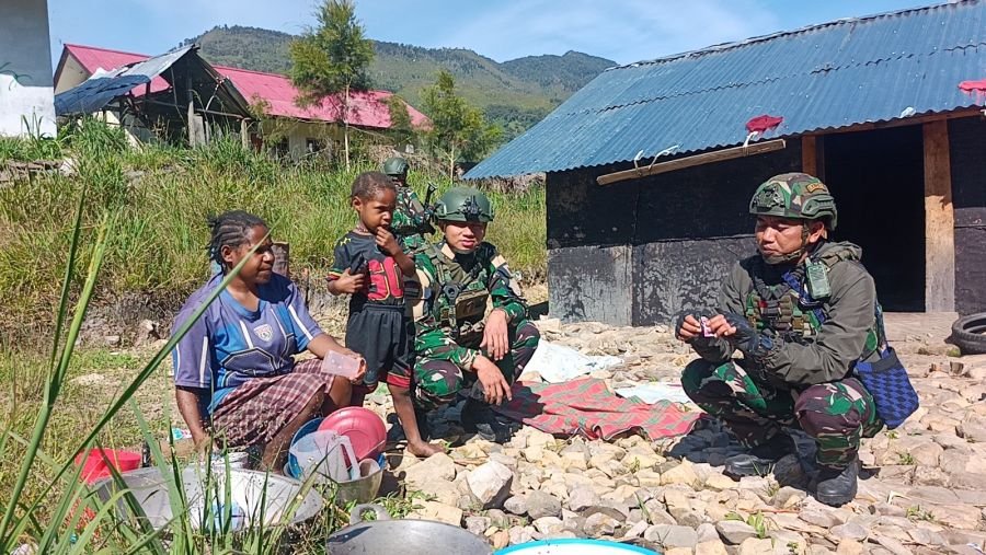 Satgas Tuah Sakti Pererat Silaturahmi Lewat Anjangsana di Kampung Wurak