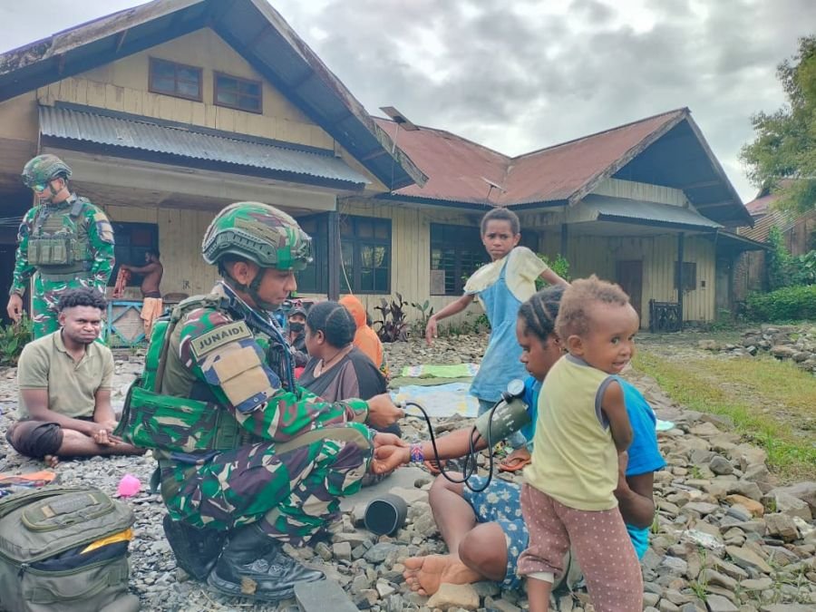 Satgas Yonif 136/Tuah Sakti Gelar Anjangsana di Kampung Lungguneri, Pererat Kebersamaan dengan Warga