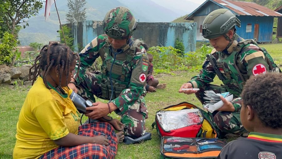 Satgas Yonif 136/Tuah Sakti Hadirkan Pelayanan Kesehatan bagi Warga Tinggi Nambut