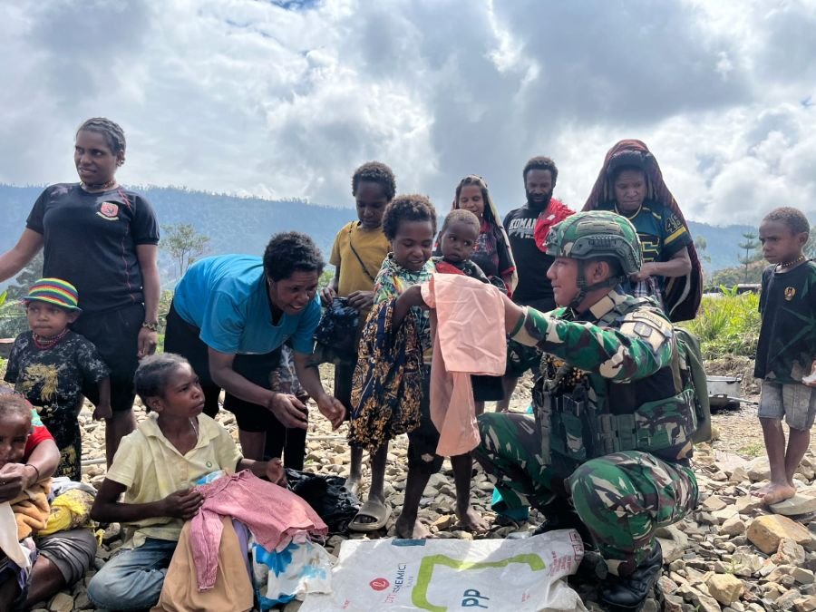 Satgas Yonif 136/Tuah Sakti Laksanakan Anjangsana di Kampung Wongdama