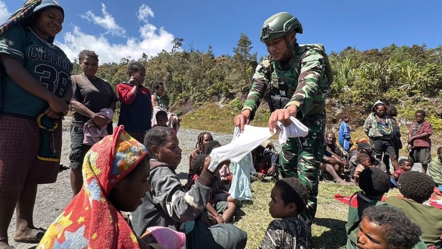 Satgas Yonif 136/Tuah Sakti Pererat Silaturahmi Lewat Anjangsana di Kampung Jigonikme