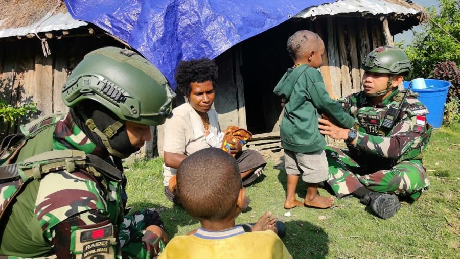 Satgas Yonif 136/Tuah Sakti Pererat Silaturahmi dengan Masyarakat Kalome melalui Anjangsana