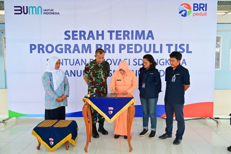 SD Angkasa Lanud Roesmin Nurjadin Terima Bantuan Program BRI Peduli TJLS