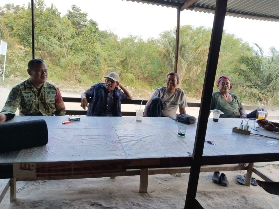 Secangkir Kopi, Sejuta Cerita: Babinsa Serka Parjo Jalin Komsos Bersama Warga