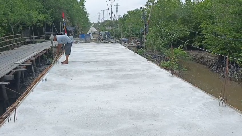 Selangkah Lagi Rampung, Jembatan Garuda Merah Putih Masuki Tahap Pelepasan Mal Pengecoran