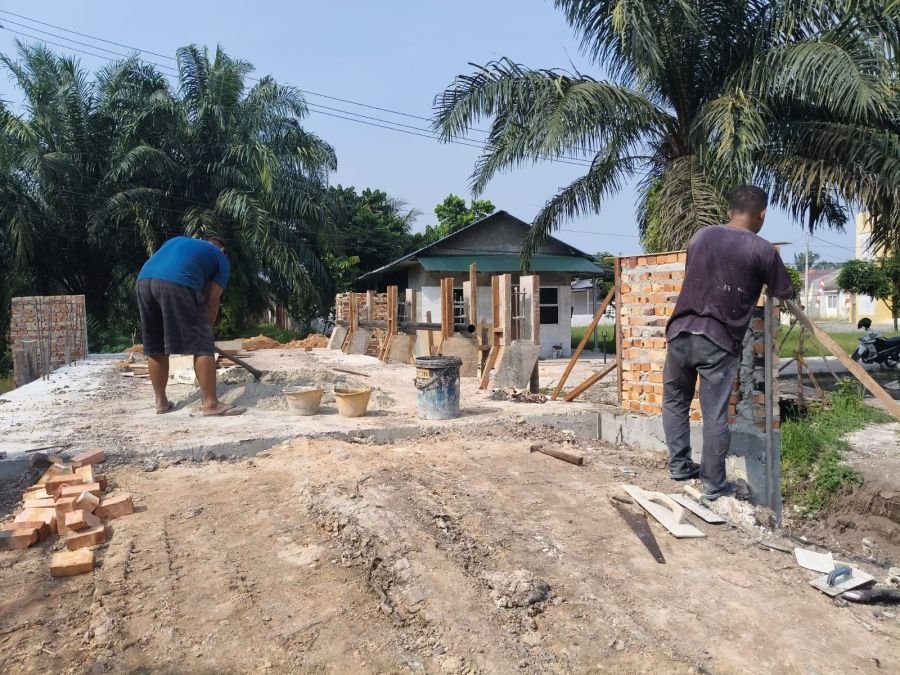 Semangat Gotong Royong, Personel Kodim 0301/Pekanbaru dan Warga Percepat Jembatan Garuda