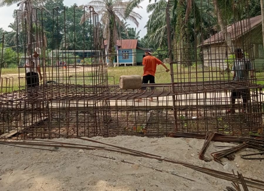 SEMANGAT GOTONG ROYONG TAK SURUT, PEMBANGUNAN JEMBATAN GARUDA MASUK TAHAP PERAKITAN BESI ABUTMEN