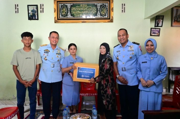 Semangat HUT ke-80 TNI AU, Lanud RSN dan Insub Tebarkan Kepedulian Melalui Anjangsana Penuh Makna