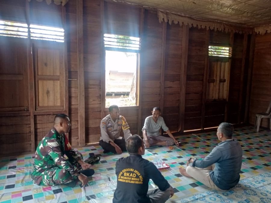 Semangat HUT ke-81 RI, Babinsa Koramil 06/Merbau Komsos Bersama Warga di Kampung Pancasila