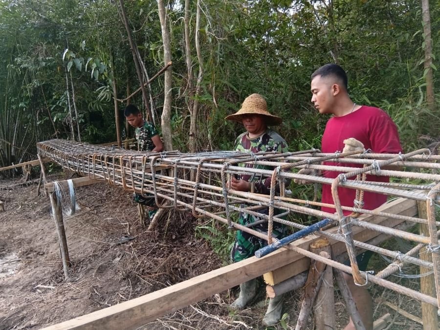 Semangat Kebersamaan Satgas, Pembangunan Jembatan Beton Garuda Sungai Lome Terus Dikebut