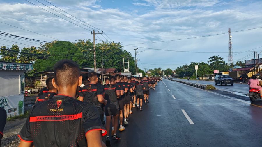 Semangat Pagi Membara, Prajurit Yonif TP 898/PC Tempuh Lari Puluhan Kilometer untuk Tingkatkan Ketah