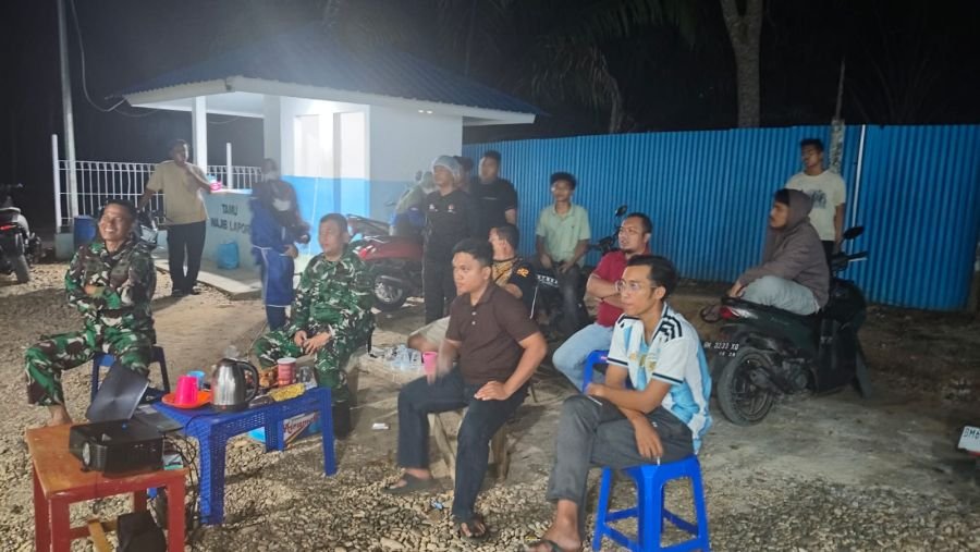 Semangat Piala Dunia Satukan TNI dan Warga di Titian Modang Kopah