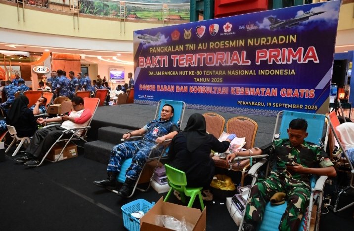 Semarak Bakti Teritorial Prima, Lanud RSN Gelar Donor Darah dan Layanan Kesehatan Gratis di Mall SKA