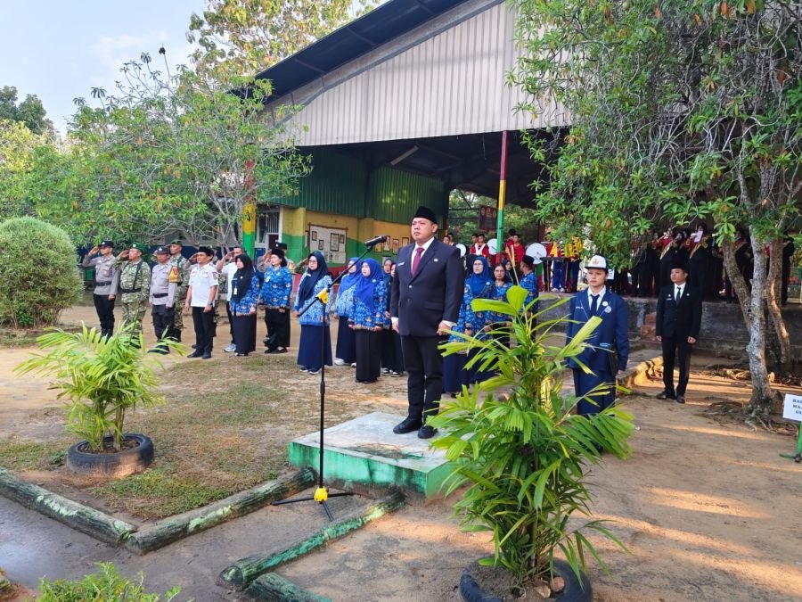 Semarak HUT ke-81 RI, Koramil 01 Rumbai Bersama Pelajar Ikuti Upacara di SMPN 6