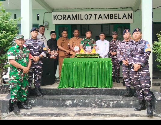 Semarak HUT ke-81 TNI, Koramil dan Posal Tambelan Bersama Masyarakat Perkuat Kemanunggalan
