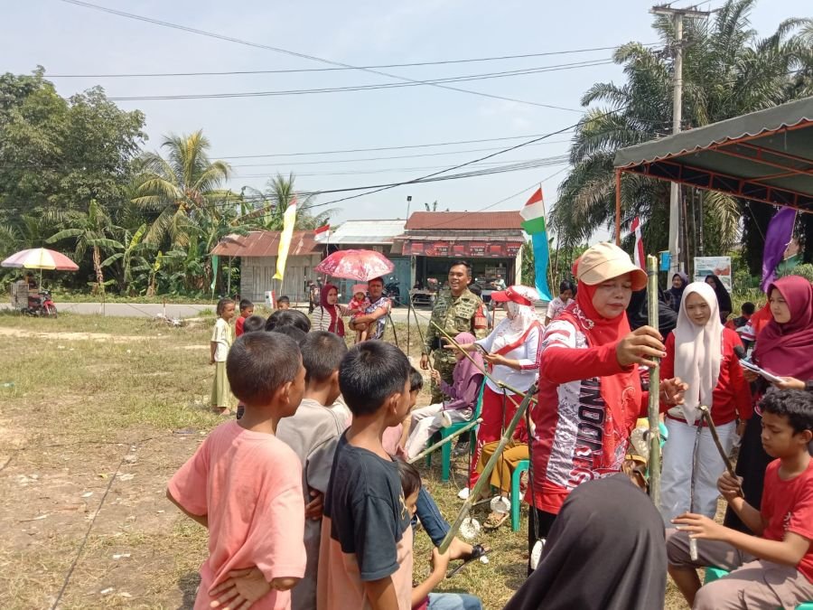 Semarak HUT RI ke-81, Babinsa Serda Harfan Hadiri Beragam Perlombaan Warga Agrowisata