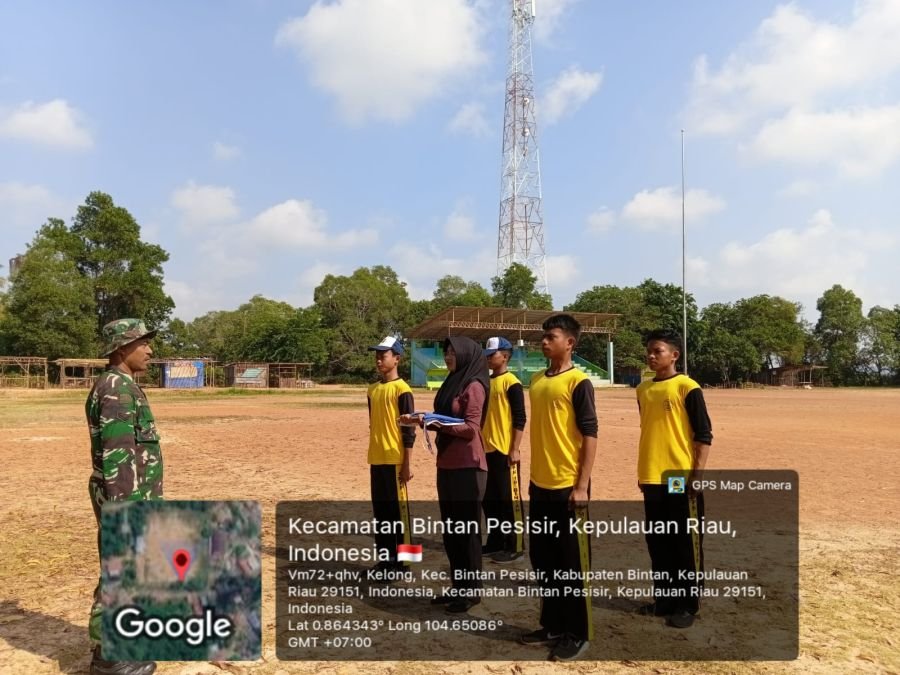 Semarakkan HUT RI ke-81, Babinsa Kelong Lanjutkan Pelatihan Upacara dan Geladi Drumband.