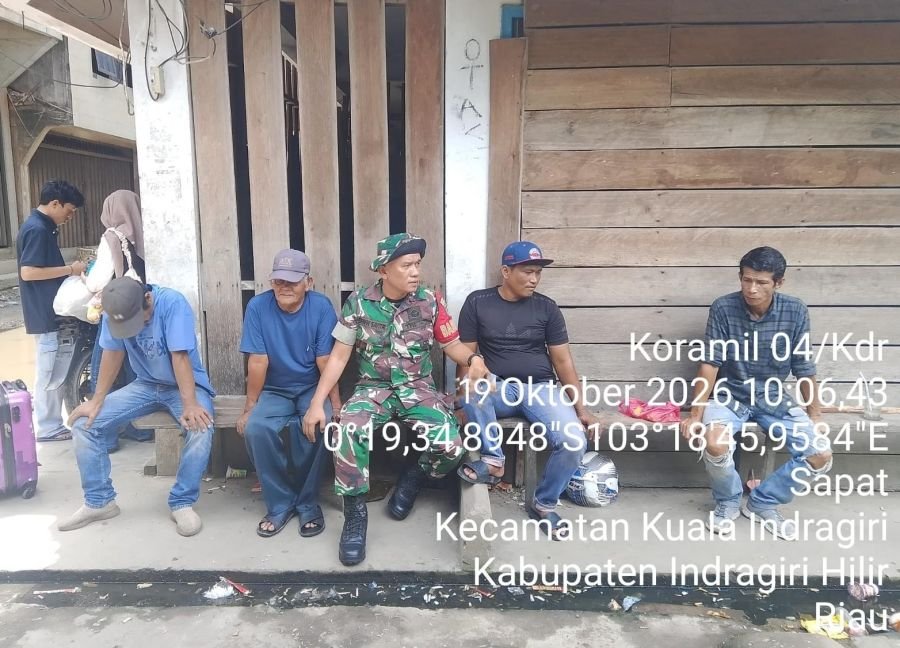 Senin Produktif Babinsa Koramil 04/Kuindra: Dari Komsos Rutin Hingga Ajak Warga Jaga Lingkungan