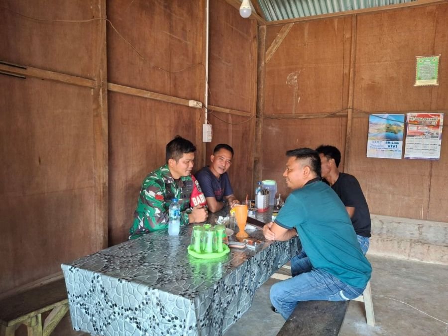 Sentuh Hati Masyarakat, Babinsa Koramil Seberida Intensifkan Pendekatan Dialogis Cair