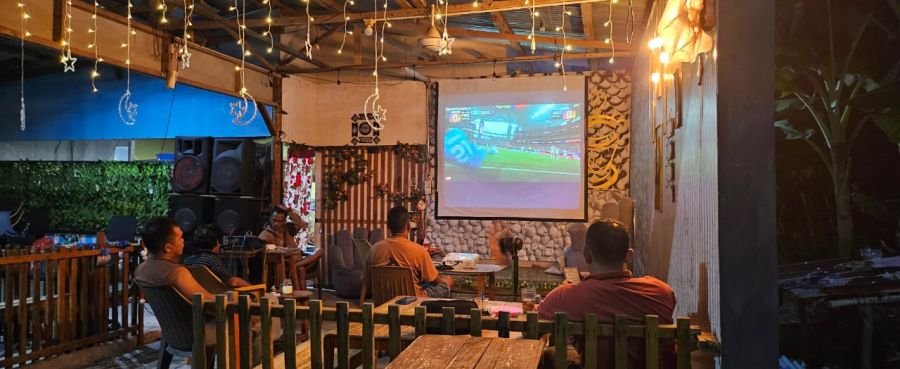 Sepak Bola Satukan Masyarakat, Nobar Piala Dunia 2206 Wadah Mempererat Persaudaraan Dan Persatuan