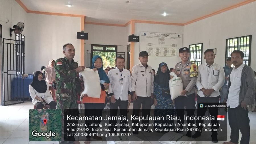 Serda Binran Dampingi Penyaluran 183 Karung Beras untuk 61 KPM di Anambas