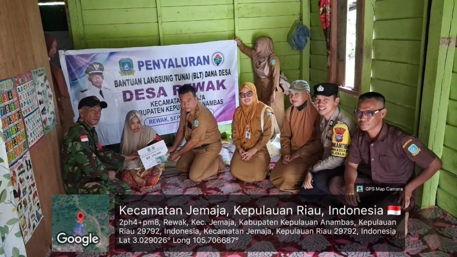 Serda Binran Dampingi Penyaluran BLT Dana Desa kepada Lansia di Rewak