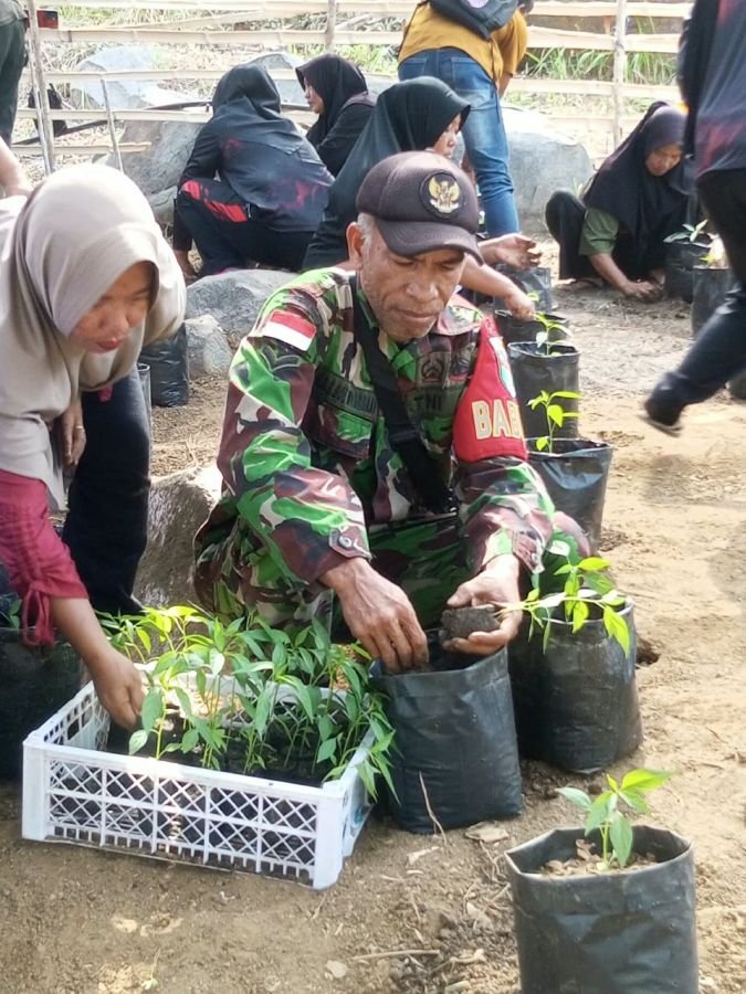 Serda Binran Turun ke Kebun, Dampingi KWT Kembang Seroja Siapkan Lomba Cabe Tingkat Provinsi