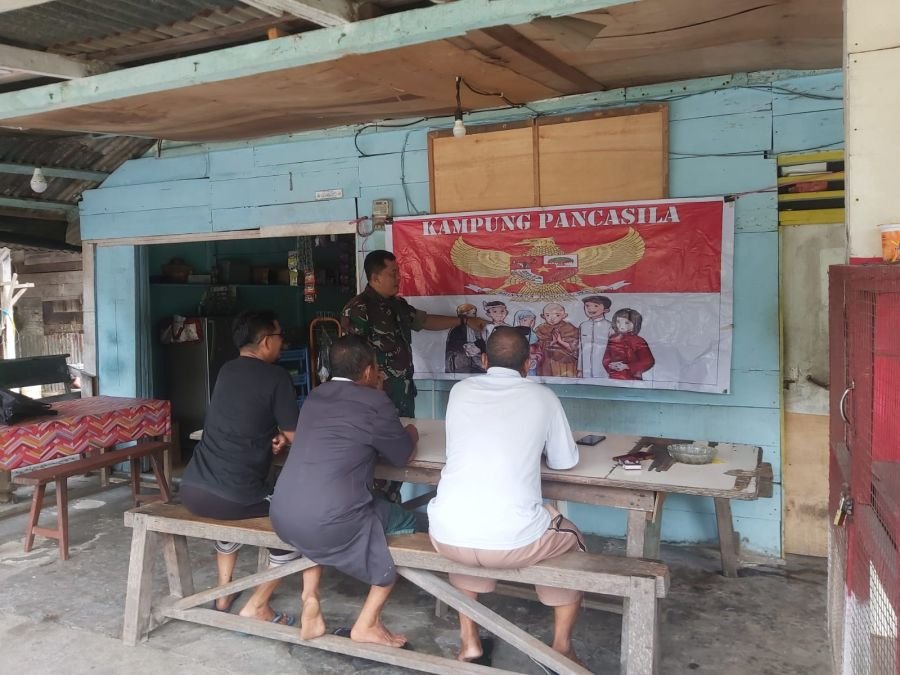 Serda Deddy Babinsa Koramil 04/Perawang Bangun Komunikasi Erat dengan Warga Kampung Pancasila