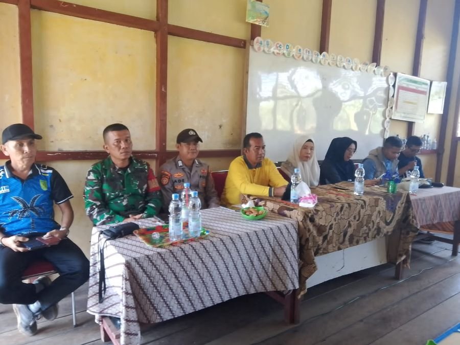 Serda Erwin Savitri Babinsa Koramil 04/Kuindra Hadiri Sosialisasi Revitalisasi SDN 002 Sapat TA 2026