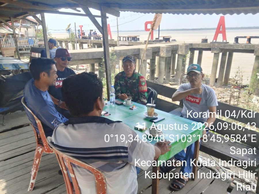 Serda Erwin Savitri Laksanakan Komsos Bersama Warga Sapat Di Warung Kopi Tepi Laut