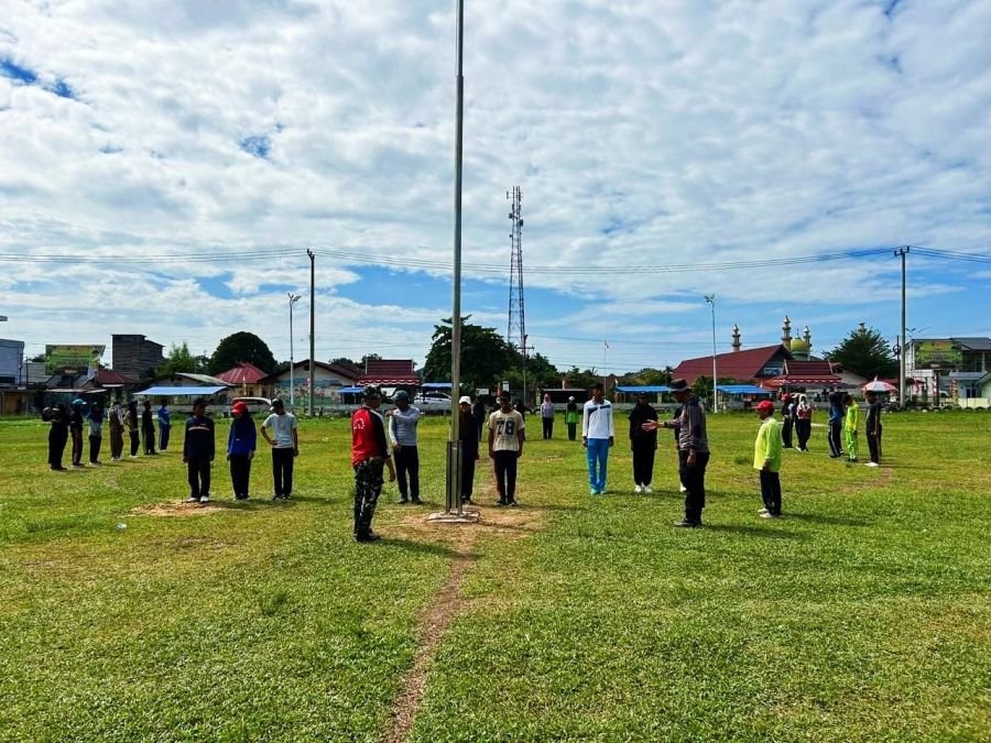 Serda Jefrijal Latih Calon Anggota Pasukan Pengibar Bendera