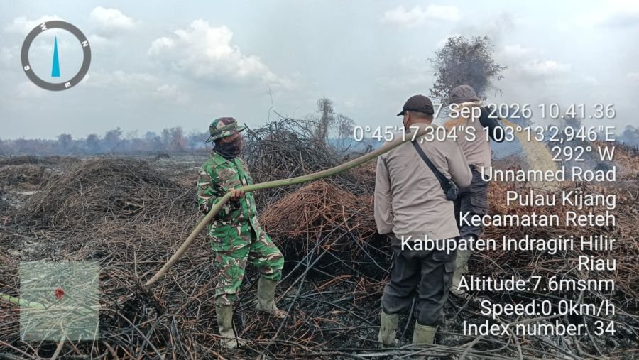 Serda M. Tahir Gencar Lakukan Pendinginan Titik Asap Karhutla di Reteh
