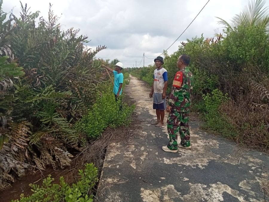 Serda Muherli Bersama Masyarakat Keliling Desa Insit Cegah Karhutla