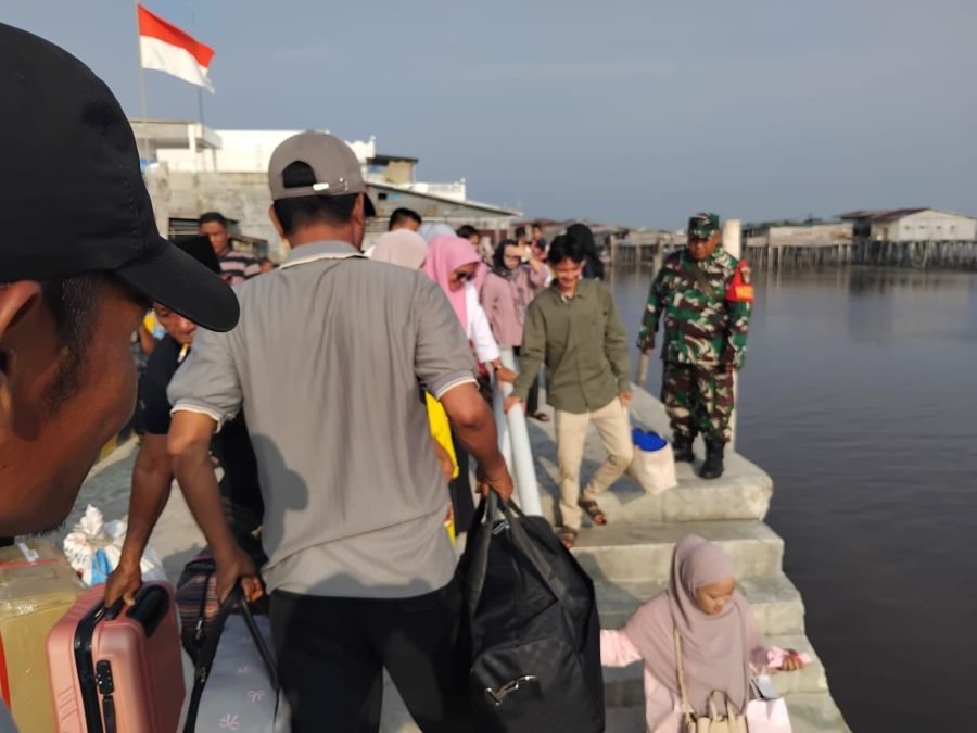 Serda Musrianto Babinsa Posramil Panipahan Awasi Pelabuhan Obak, Tak Ada WNA Masuk