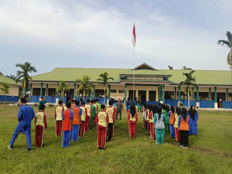 Serda Niki Setiawan Effendi Tempa Disiplin Pelajar SMKN 1 Bunut Melalui PBB