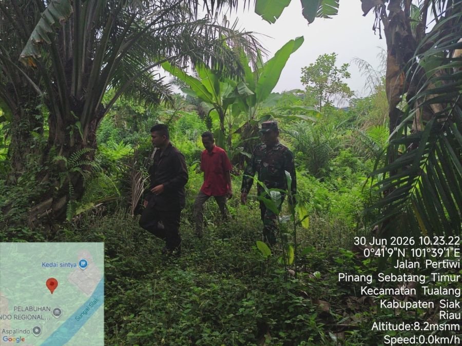 Serka Alexander Babinsa Koramil 04/Perawang Pimpin Patroli Karhutla di Pinang Sebatang Timur
