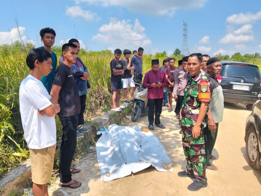 Serka B Waruwu Babinsa Koramil 01/Bkn Langsung Ke TKP Mendengar Seorang Marbot Masjid Ditemukan Meni