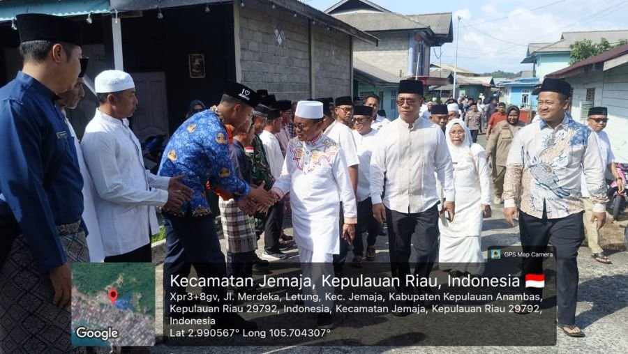 Serka Didih dan Sertu Olih Hadiri Tausiyah Ustadz Das'ad Latif di Masjid Al Kausar Letung