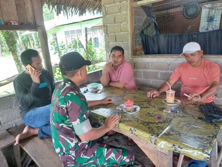Serka Efison Jalin Komsos Bersama Warga Desa Sigaruntang, Pererat Silaturahmi dan Jaga Kondusivitas
