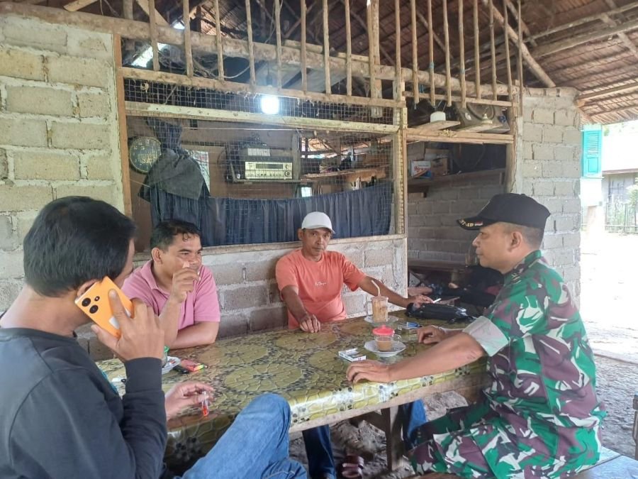 Serka Efison Jalin Komsos Bersama Warga Desa Koto Inuman, Bahas Keamanan Lingkungan