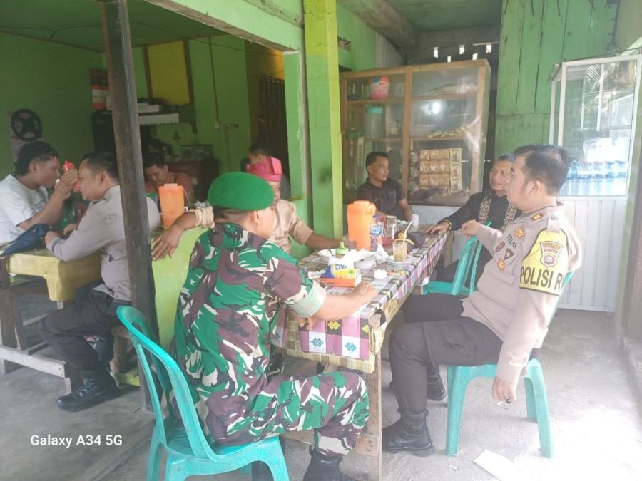 Serka Efison Perkuat Sinergi Melalui Komsos Bersama Bhabinkamtibmas dan Masyarakat Desa Koto Inuman
