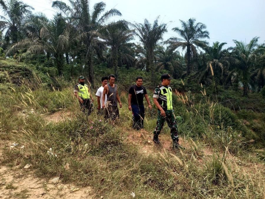 SERKA EFISON PIMPIN PATROLI KARHUTLA DI DESA SIGARUNTANG, WUJUD KESIAPSIAGAAN CEGAH KEBAKARAN LAHAN