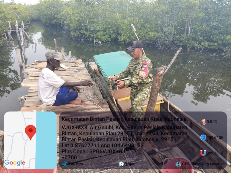 Serka Hadri Tinjau Pengrajin Bubu Ketam di Desa Air Glubi