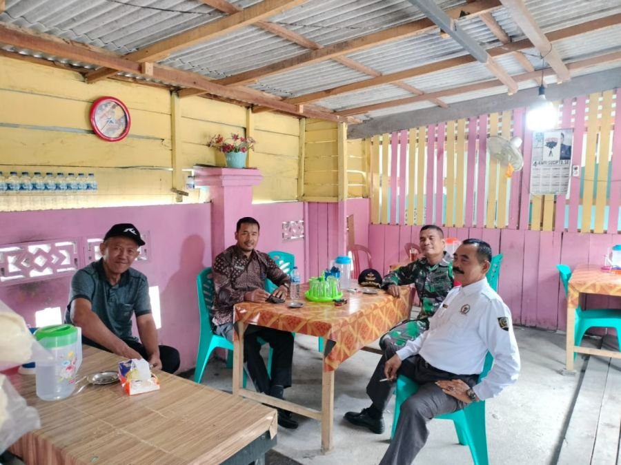 Serka Hilton Perkuat Komsos Warga dan Aparat Desa Sumber Datar Sambil Ngopi Bareng