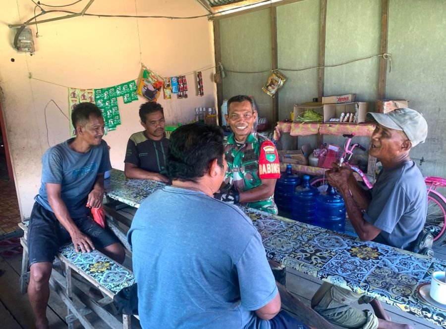 Serka Jondri Babinsa 01/Tbh Ingatkan Bahaya Karhutla Saat Silaturahmi Idul Adha