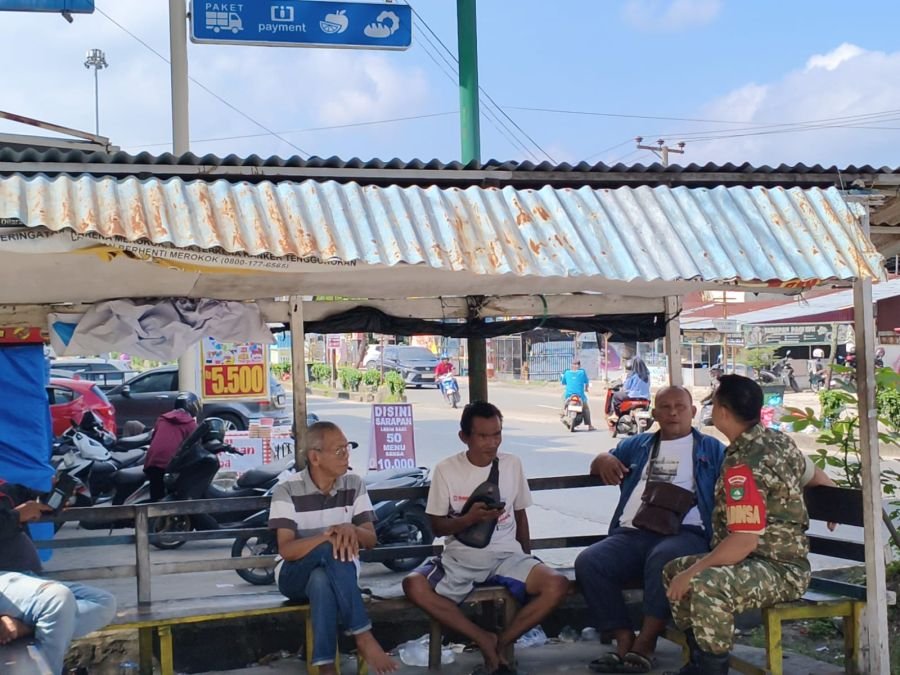 Serka Junaidi Sosialisasikan Nilai Pancasila di Lingkungan Jalan Jenderal Sudirman Gajah Sakti