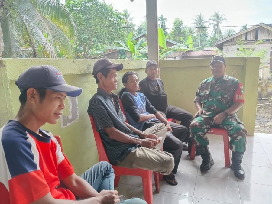 Serka M. Yasin Babinsa Koramil 01/Tembilahan Ajak Warga Aktif Laporkan Kondisi Wilayah