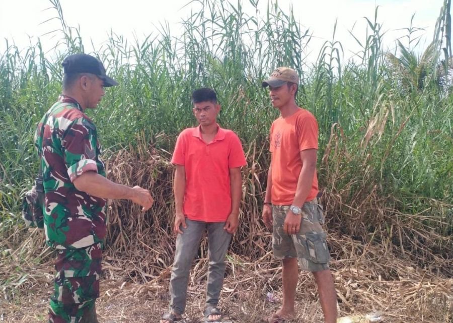 Babinsa 01/Tembilahan Serka Masri Ajak Warga Cegah Kebakaran Hutan dan Lahan